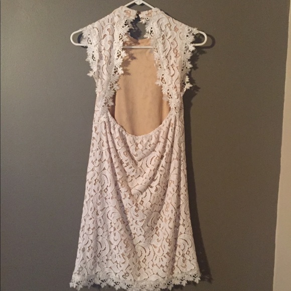 NWT Francesca’s Della Hi-neck Lace Shift Dress - Picture 6 of 7